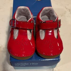 Stride Rite Shiny patent Red Mary Jane Shoes for First Walkers 3.5 M width NWT